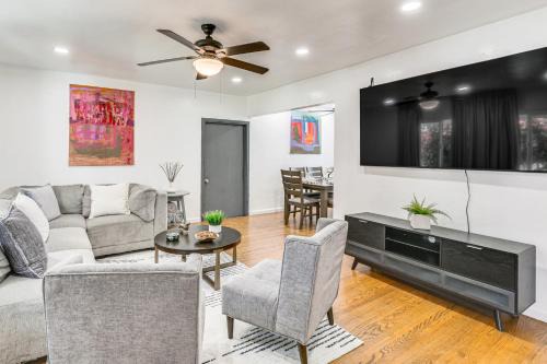 Ridgeview - Webster House | Home 3 Miles to Balboa Park and San Diego Zoo!