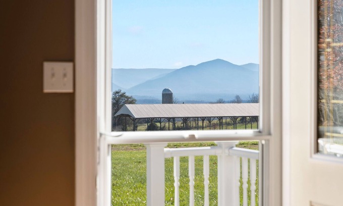 McGaheysville House | Home at the foot of Massanutten! Only 3 minutes from the Water Park