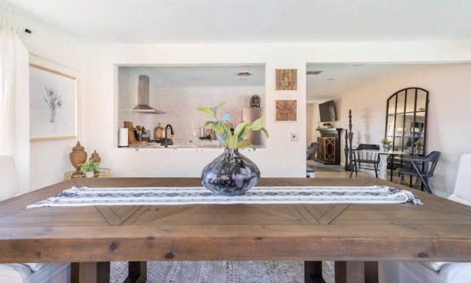 East Hemet House | Home away from Home! By WearehomeIE