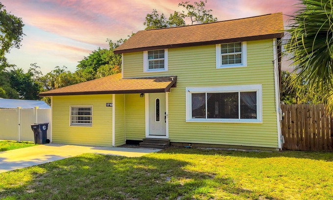 Palmetto House | Home Away from Home: Cozy Two Story Beach Cottage