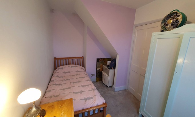 Woking Bed & Breakfast | Home away from home
