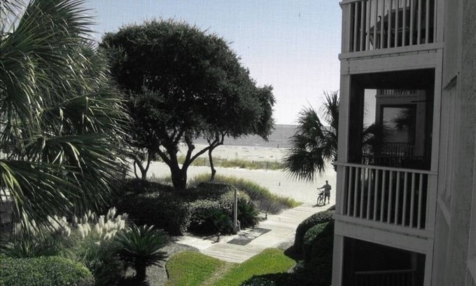 Isle of Palms Condo | Home Away From Home.and Just Steps to the Beach!