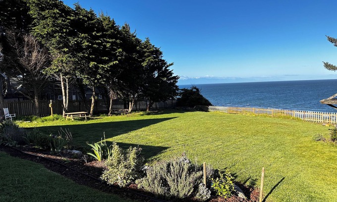 Oak Harbor Apartment | Home Away From Home… for you and for your pets!