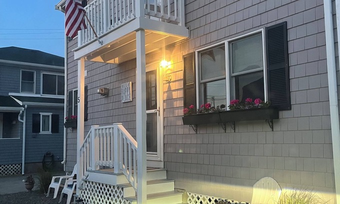 Green Harbor-Cedar Crest House | Home by the Sea and 1 minute walk to the beach
