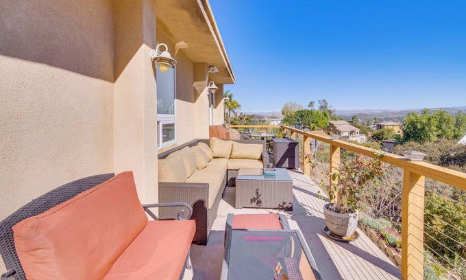 Thousand Oaks House | Home Close to Trails & Shopping in Thousand Oaks!