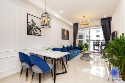 Tan Binh Apartment | Home, Cosy&Luxury Apartment - 5mins to Airport, Free Pool&Gym, Airport Pick up Service