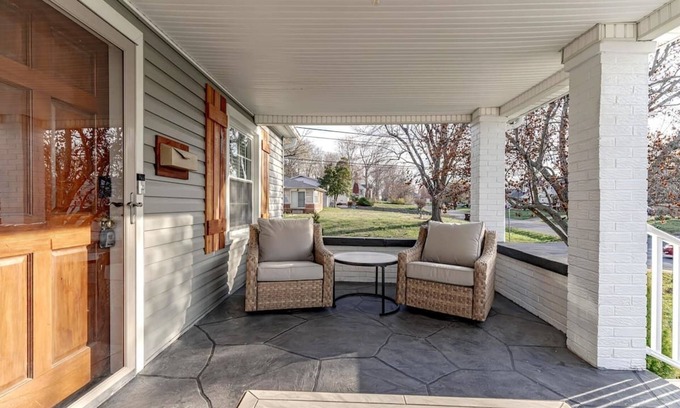 Elizabethtown House | Home in Bourbons Backyard