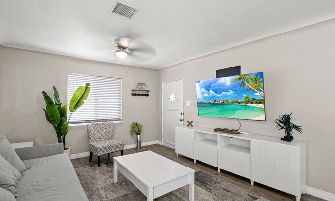 El Paso House | Home in central El paso/Medical Ctr of Americas