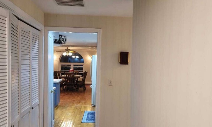 Momauguin House | Home in East Haven