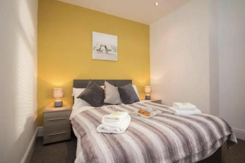 Walkden House | Home in Eccles Salford Price Reduction on long term bookings