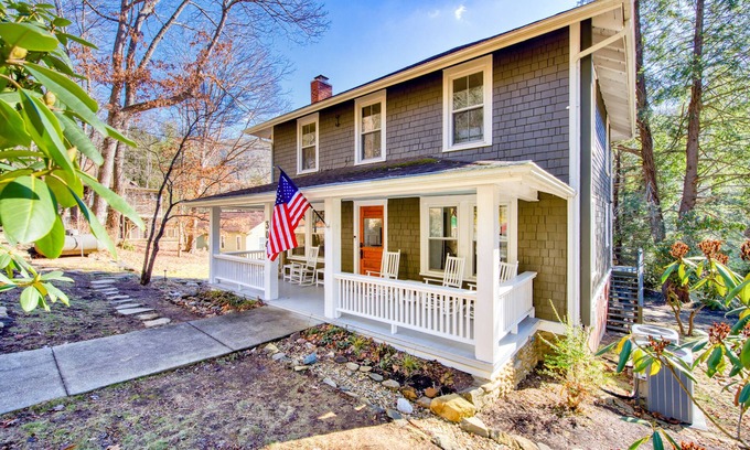 Montreat Cottage | Home in the heart of Montreat with arcade, firepit & washer/dryer - dog-friendly