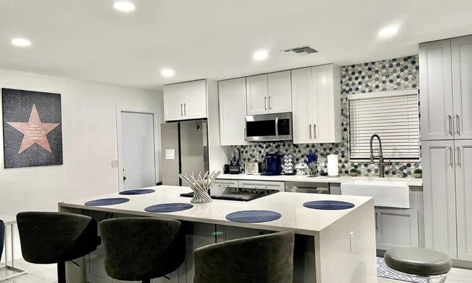 West Palm Beach House | Home in West Palm Beach, FL -Ware