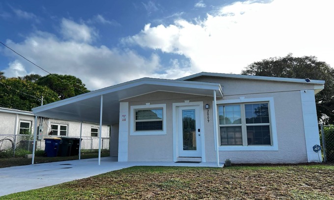 Fort Pierce House | Home near the Beach w/Hot-tub and Movie Room