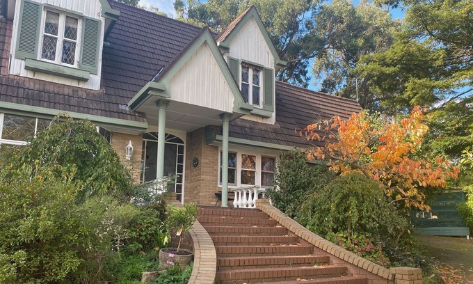 Warburton House | Home on the Hill, Warburton