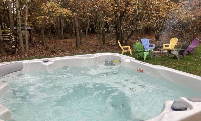 Albrightsville House | Home w/game room hot tub 65" TV Hulu Netflix AC