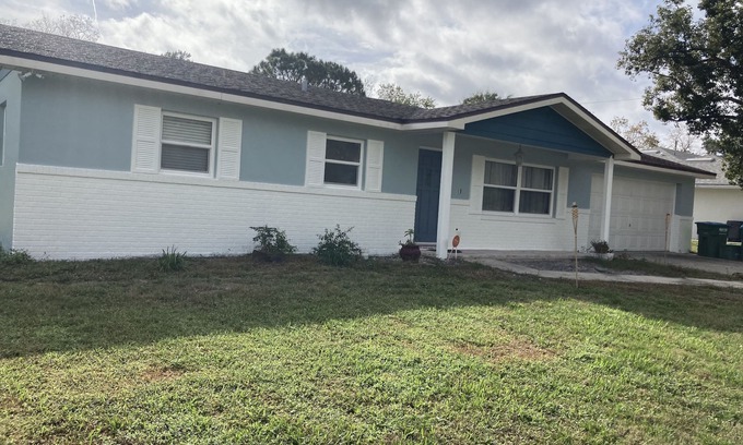 Deltona Lakes House | Home w/ golf course access & nature trails!