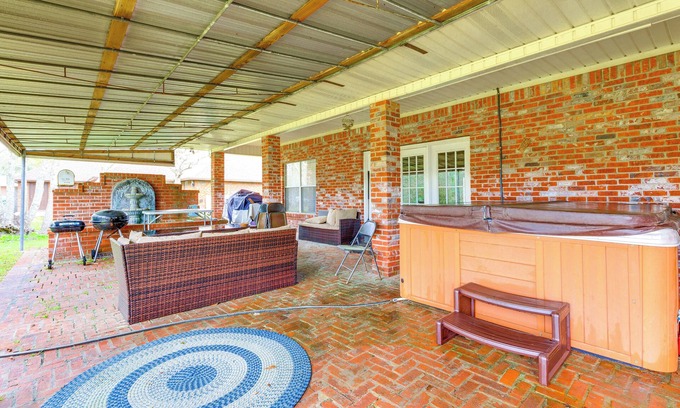 Ocean Springs House | Home w/Large Yard + Pond On-Site: 15 Mi to Biloxi