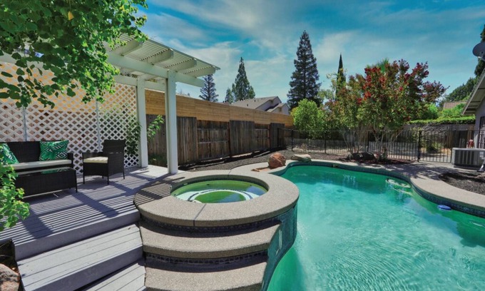 Kaseberg - Kingswood House | Home with Pool/Spa and Air Hockey Table