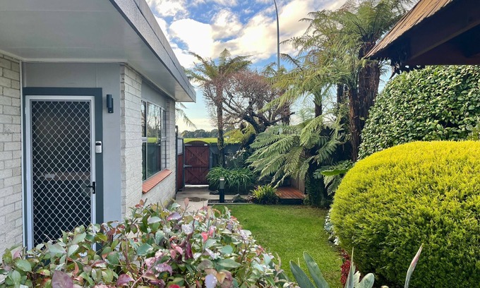 Rotorua House | Home with spa, sauna, garden in prime location