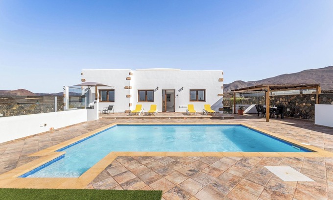Yaiza Ski Chalet | Home2Book Idyllic Villa La Hoya, Private Pool