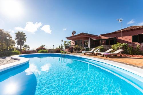 Tejina Villa | Home2Book Luxury Villa Luna de Tacoronte Pool