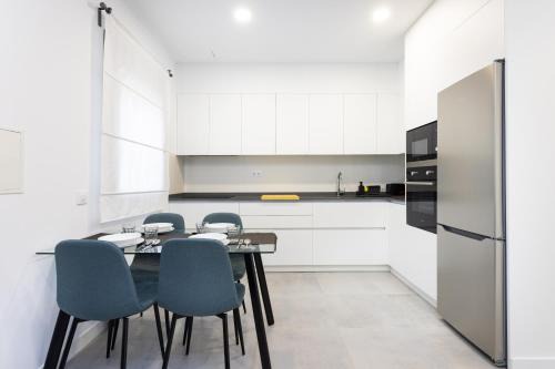 San Cristobal de La Laguna Apartment | Home2Book Modern Apt Indoor Terrace, La Laguna