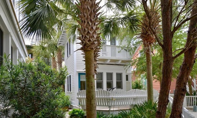 Seaside House | Homecoming