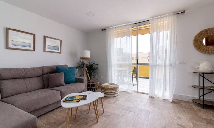 Los Cristianos Apartment | HomeForGuest Ático Cecilia con terraza y vistas al mar en Los Cristianos