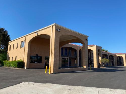 Newnan Hotel | HomeLodge Newnan