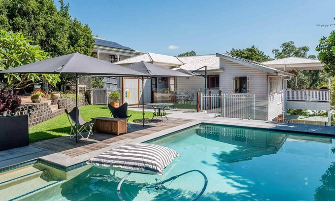 Bardon House | Homely Hideaway /Bardon