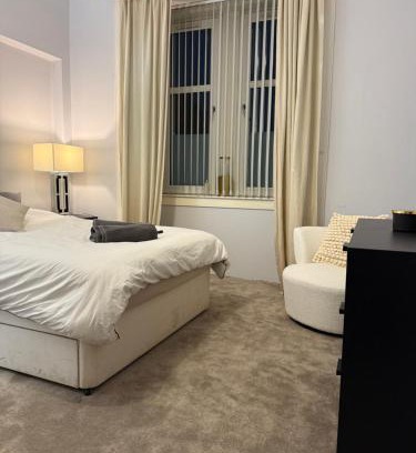 Glasgow Apartment | Homely in Hampden