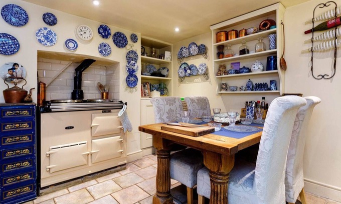 Childs Hill House | Homely in Hampstead Village, by Veeve