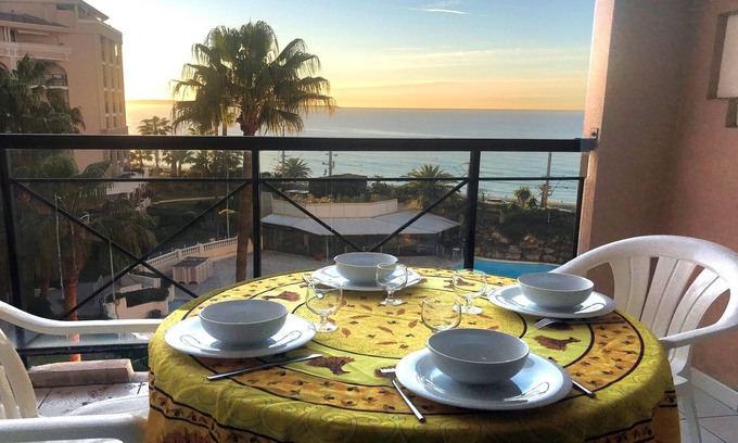 La Bocca Apartment | Homerez - 50 m away from the beach! Appartement for 4 ppl. with shared pool