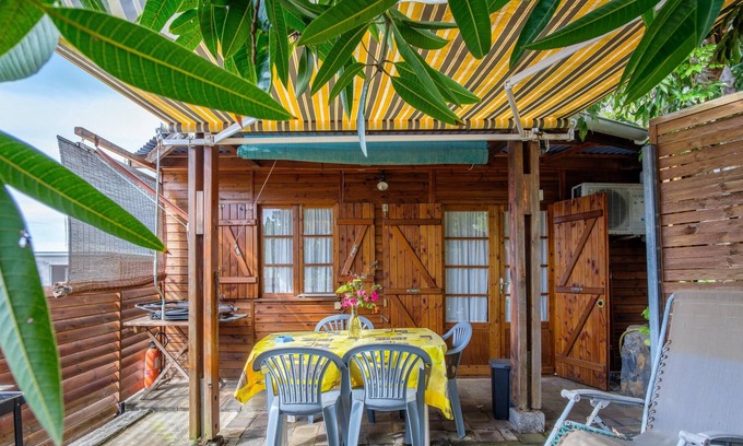 Plateau-Caillou House | Homerez - Amazing bungalow 8 km away from the beach for 2 ppl. at Saint Paul