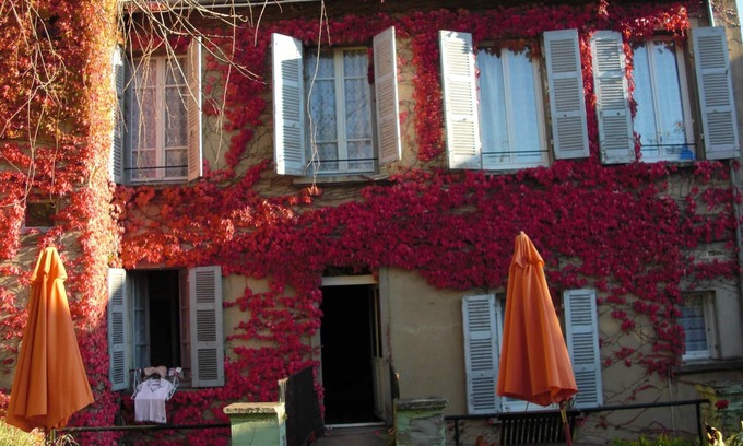Neris-les-Bains Apartment | Homerez - Amazing studio for 2 ppl. with garden at Néris-les-Bains