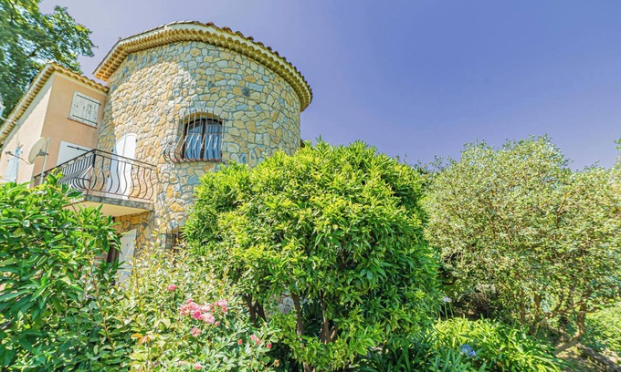 Le Bar-sur-Loup Apartment | Homerez - Apartment in Bar-sur-Loup