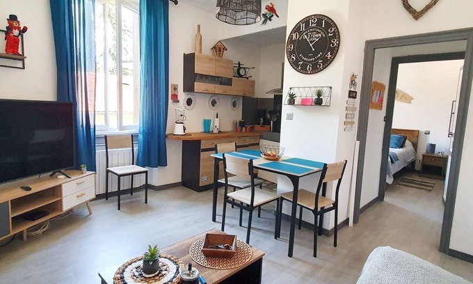 Carcassonne Apartment | Homerez - Apartment in Carcassonne, garden view