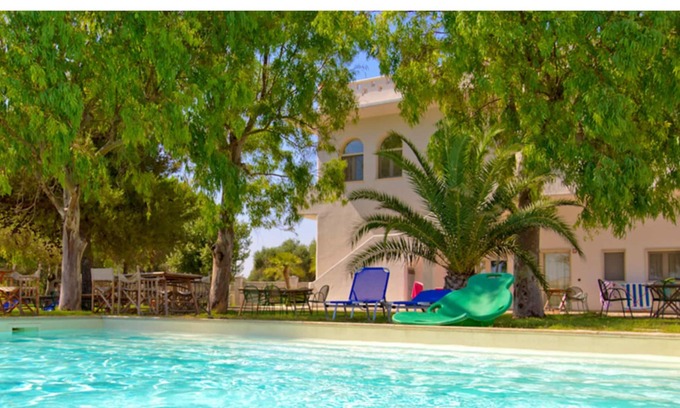Campomarino di Maruggio Apartment | Homerez - Appartement 500 m away from the beach with shared pool and jacuzzi