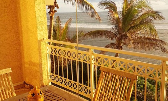 Trois-Bassins Apartment | Homerez - Appartement 1 km away from the beach for 2 ppl. at Les Trois Bassins