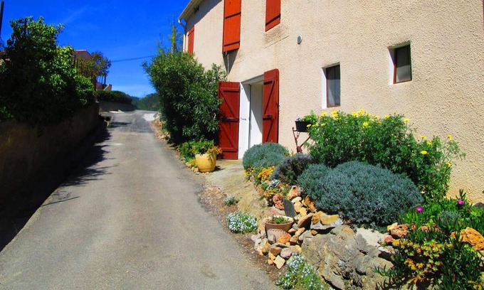Tournissan House | Homerez - Beautiful house for 6 ppl. with garden and terrace at Tournissan