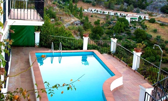 Grazalema Ski Chalet | Homerez - Big chalet for 12 ppl. with swimming-pool and terrace at Grazalema