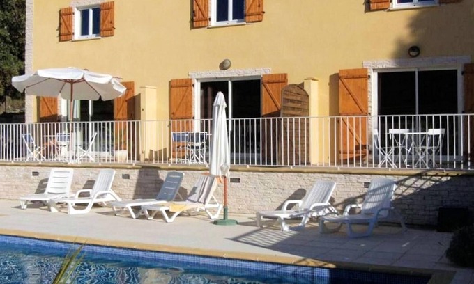 Lagorce Villa | Homerez - Big villa for 15 ppl. with swimming-pool and terrace at Lagorce