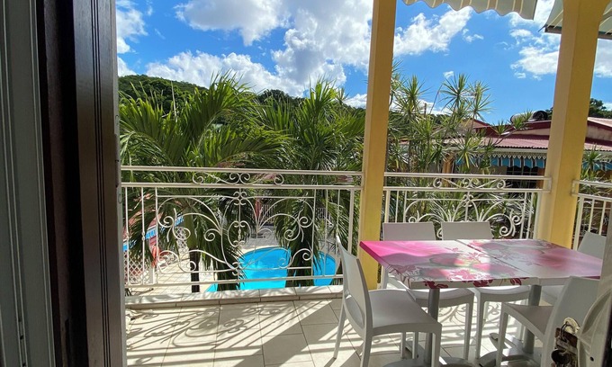 Baille-Argent Apartment | Homerez - Bright apartment in Pointe-Noire with shared pool
