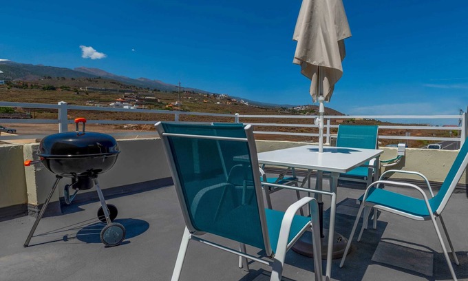 Granadilla de Abona House | Homerez - Charming House in Los Llanos with Mountain View