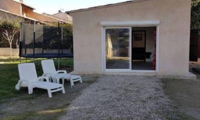 Martigues House | Homerez - Charming House in Martigues with Garden and Air Conditioning