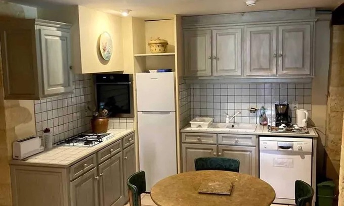 Montfort House | Homerez - Charming House in Vitrac with Garden and Terrace