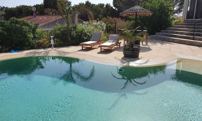 Martigues House | Homerez - Comfortable house with pool in Martigues 93 m²