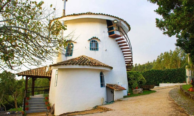 Anadia House | Homerez - Elegant property in Anadia with terrace and barbecue