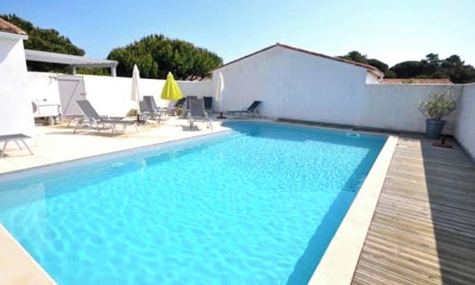 Le Bois-Plage-en-Re House | Homerez - House in Le Bois-Plage-en-Ré