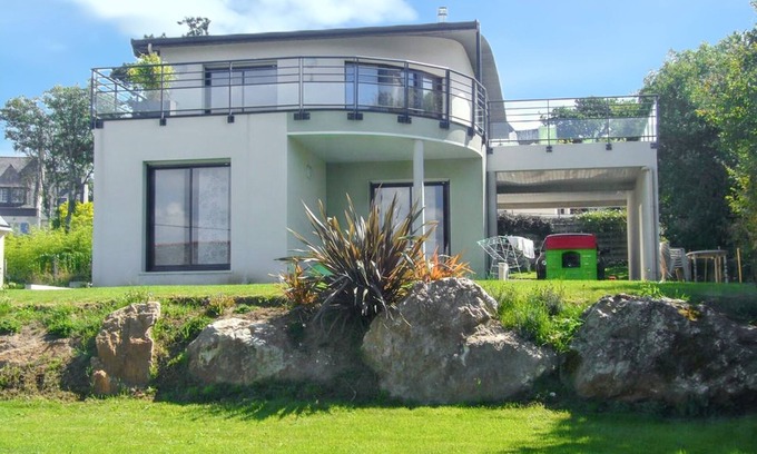 Plougastel-Daoulas House | Homerez - House with Sea View in Plougastel-Daoulas